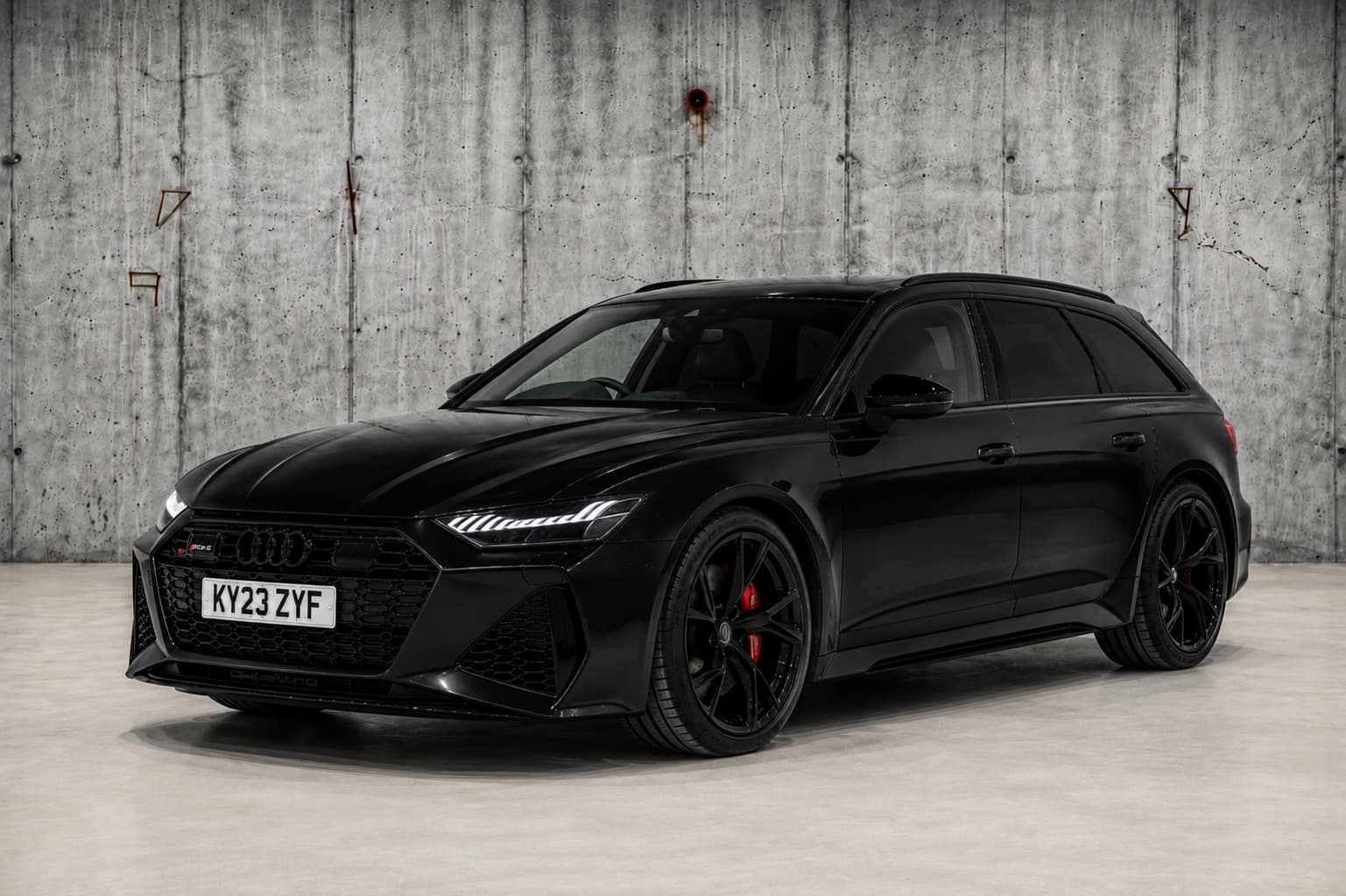 Audi RS6 Avant in black