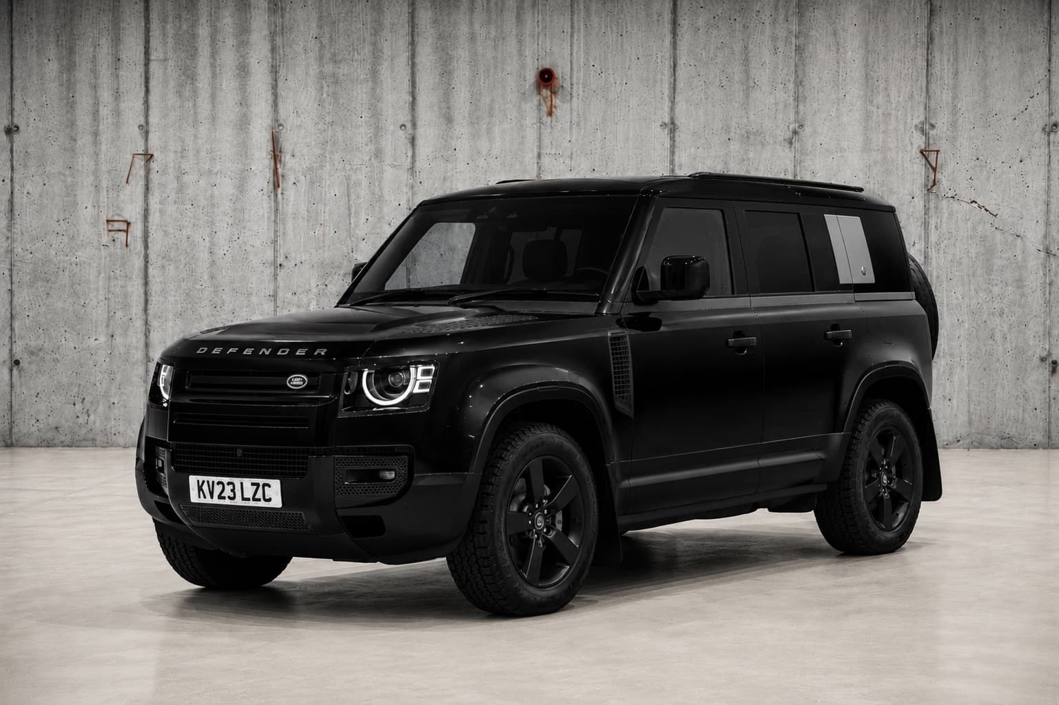 Land Rover Defender in black